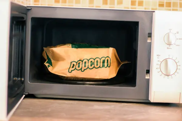 Popcorn In Non-Rotating Microwave